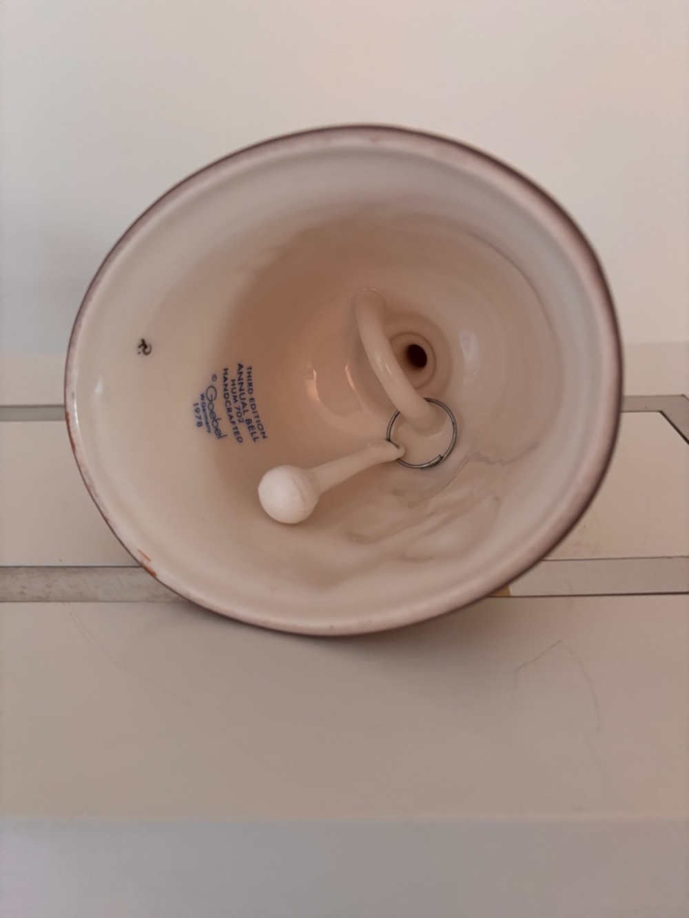 1980 Goebel Hummel Commorative Bell to Ring in a New Decade - Picture 3 of 3